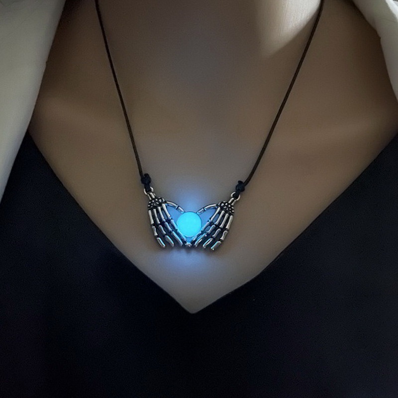 Kalung Dengan Liontin Bentuk Tangan Tengkorak Untuk Pria Dan Wanita