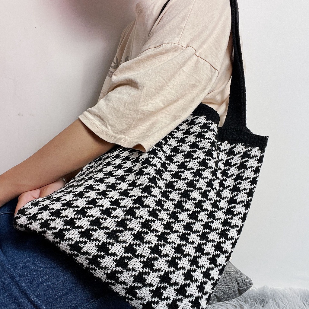 HOUNDSTOOTH KNITTED TOTEBAG / TAS RAJUT KOREA BESTSELLER