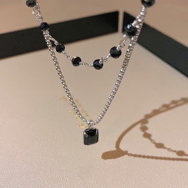 Kalung Bahan Titanium Aksen Kristal Warna Hitam Untuk Wanita