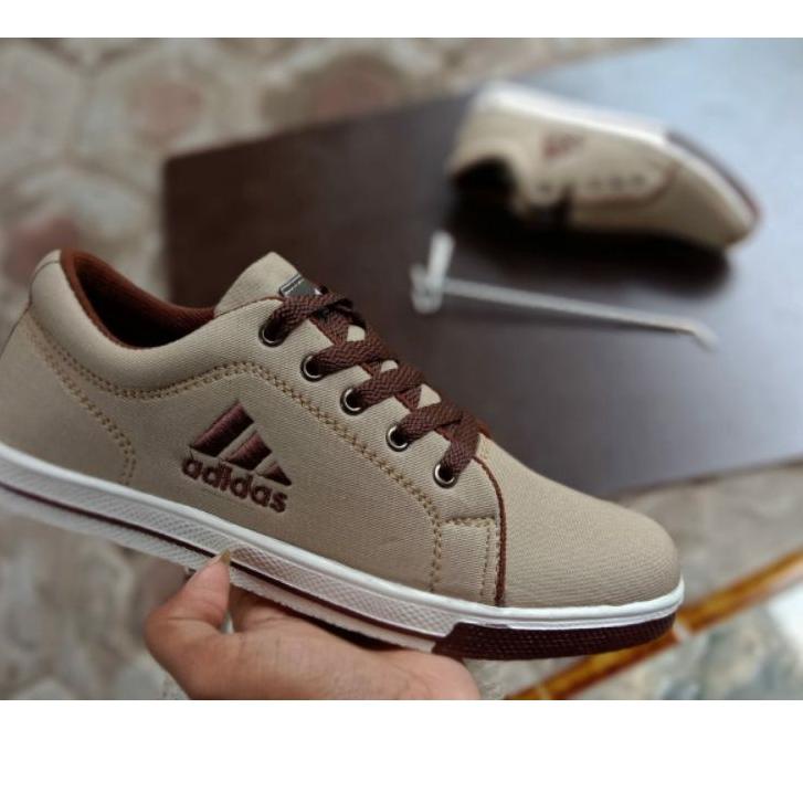 Paling Dicari Sepatu Casual Addidassss pria wanita