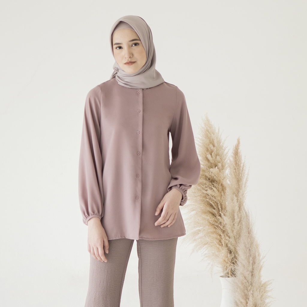 Kalinda by Aska Label - Atasan blouse wanita basic polos bahan crepe full kancing busui friendly wudhu friendly warna Taupe, Deep Cranberry, Mauve, Lilac, Black