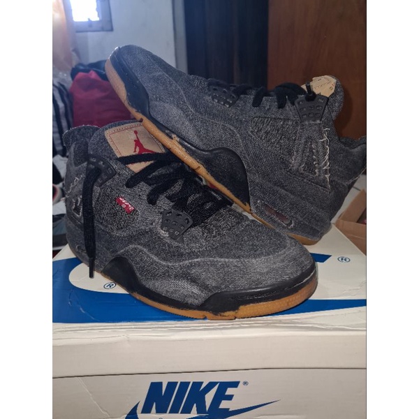 Air Jordan Retro 4 x Levis