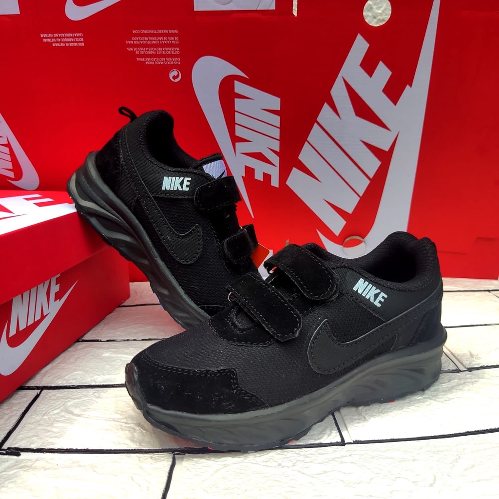 Sepatu Sekolah Hitam Full.PwerekatNike Air Hitam Polos. Sepatu Hitam Laki Perempuan