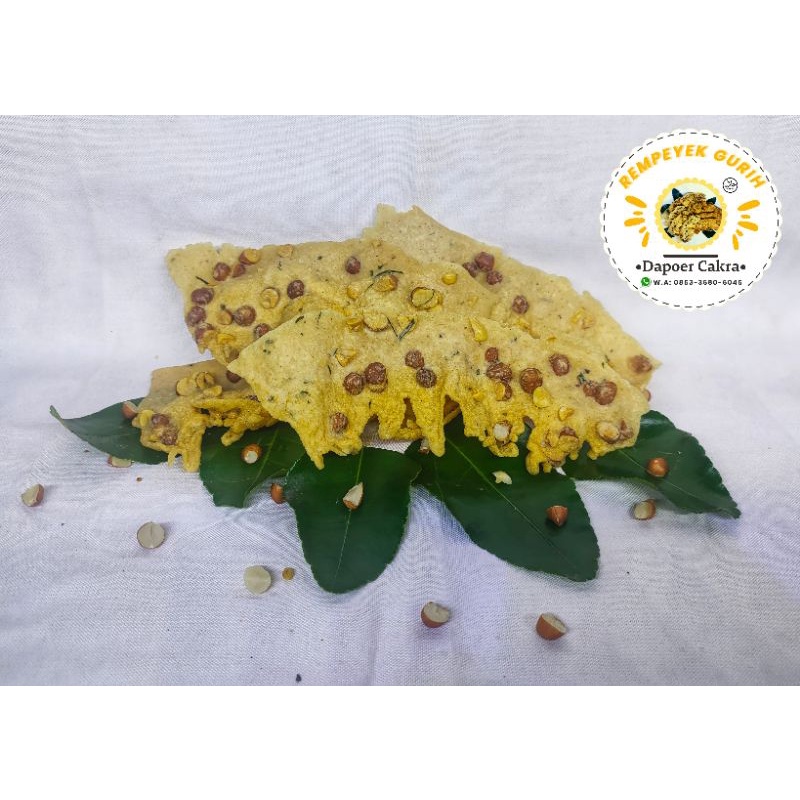 

Peyek / rempeyek gurih isian toping kacang tanah