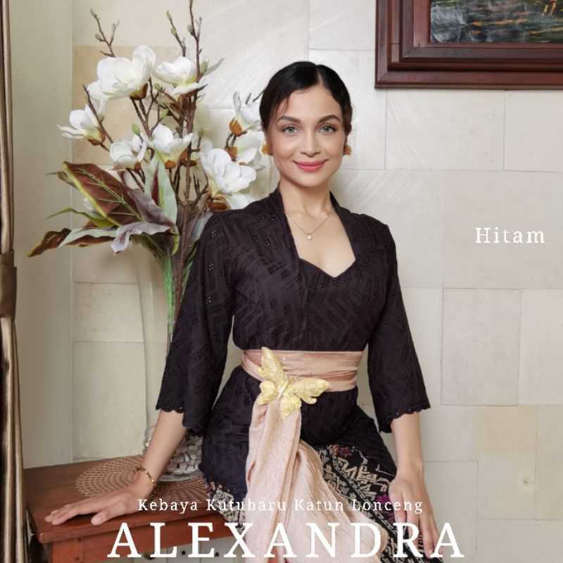 Atasan Kebaya Kutubaru Katun Bordir Lengan Lonceng Alexandra