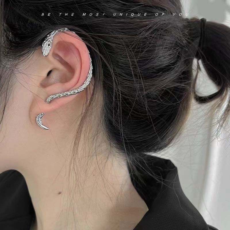 Anting Stud Desain Ular Gaya Punk Hip-hop Untuk Wanita