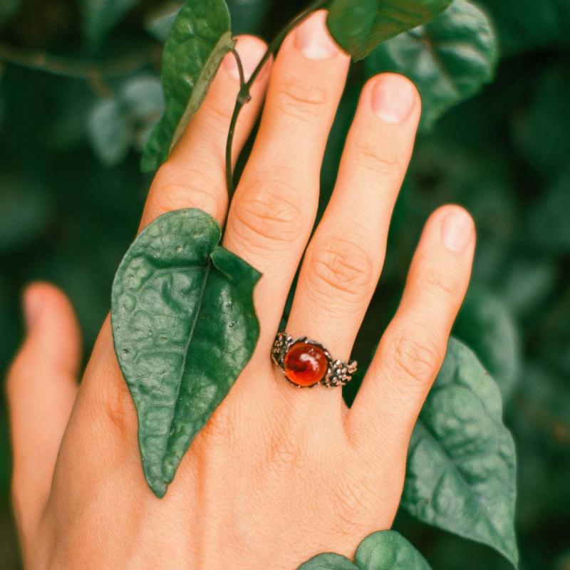 Cincin Wanita Hias Batu Amber Beeswax Warna Oranye Untuk Pesta Ulang Tahun