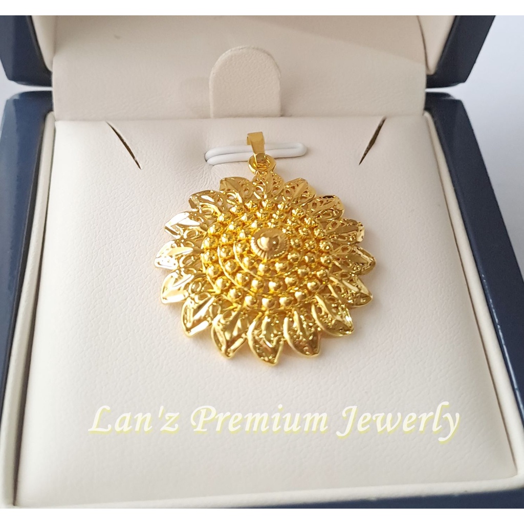 Liontin Besar Emas Kendari Bunga Matahari Titanium 24K (Emas)