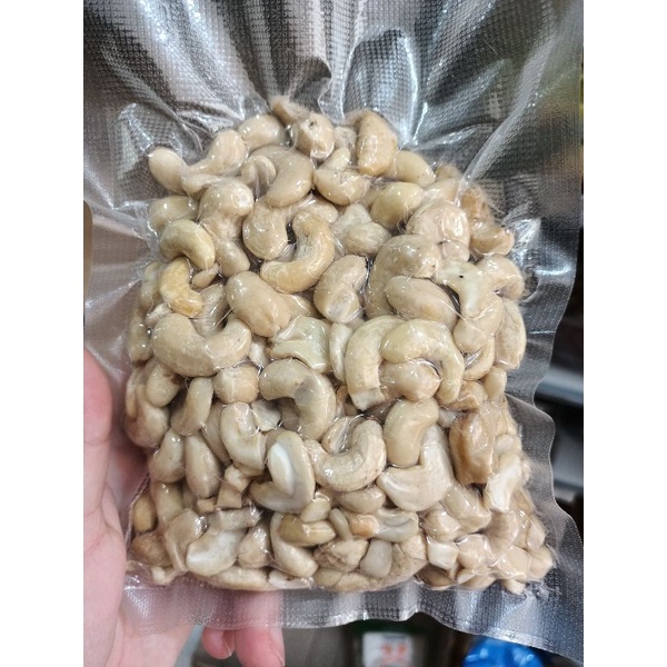 

Kacang mete mentah (250gr) vacum