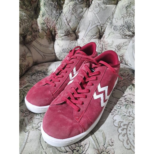 Geoff Max HF court Red Ariel Noah Series