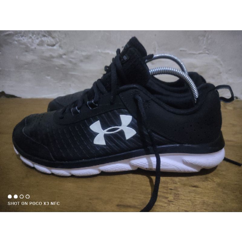 sepatu under Amour