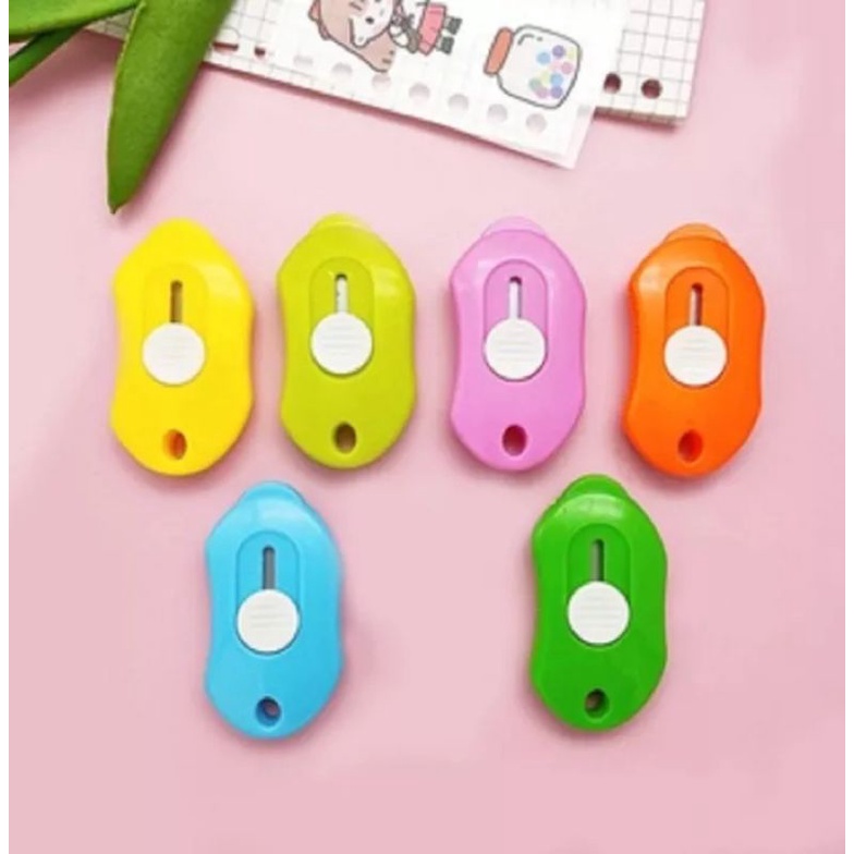 

Pisau Cutter Mini Pemotong Kertas Cutter Sekolah Mini