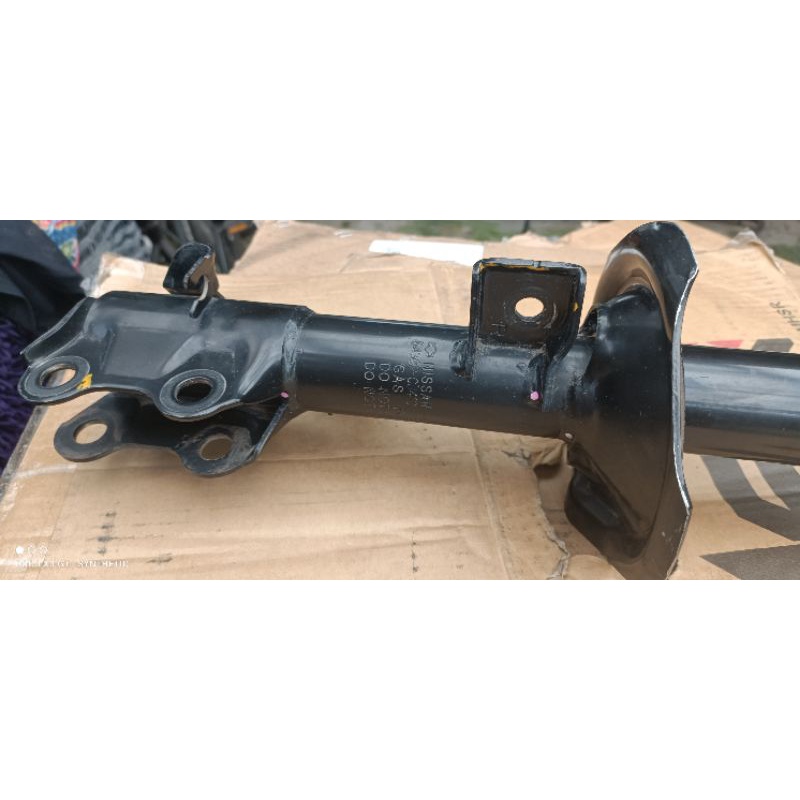 shock depan grand livina