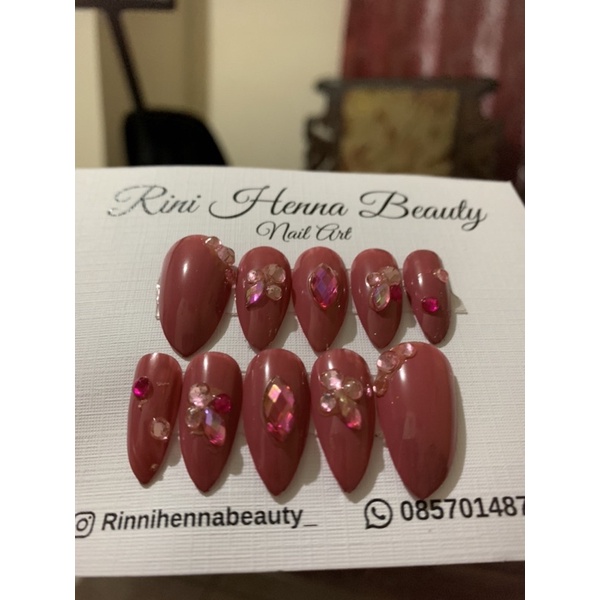 kuku palsu pernikahan fake nail wedding nail art dusty pink