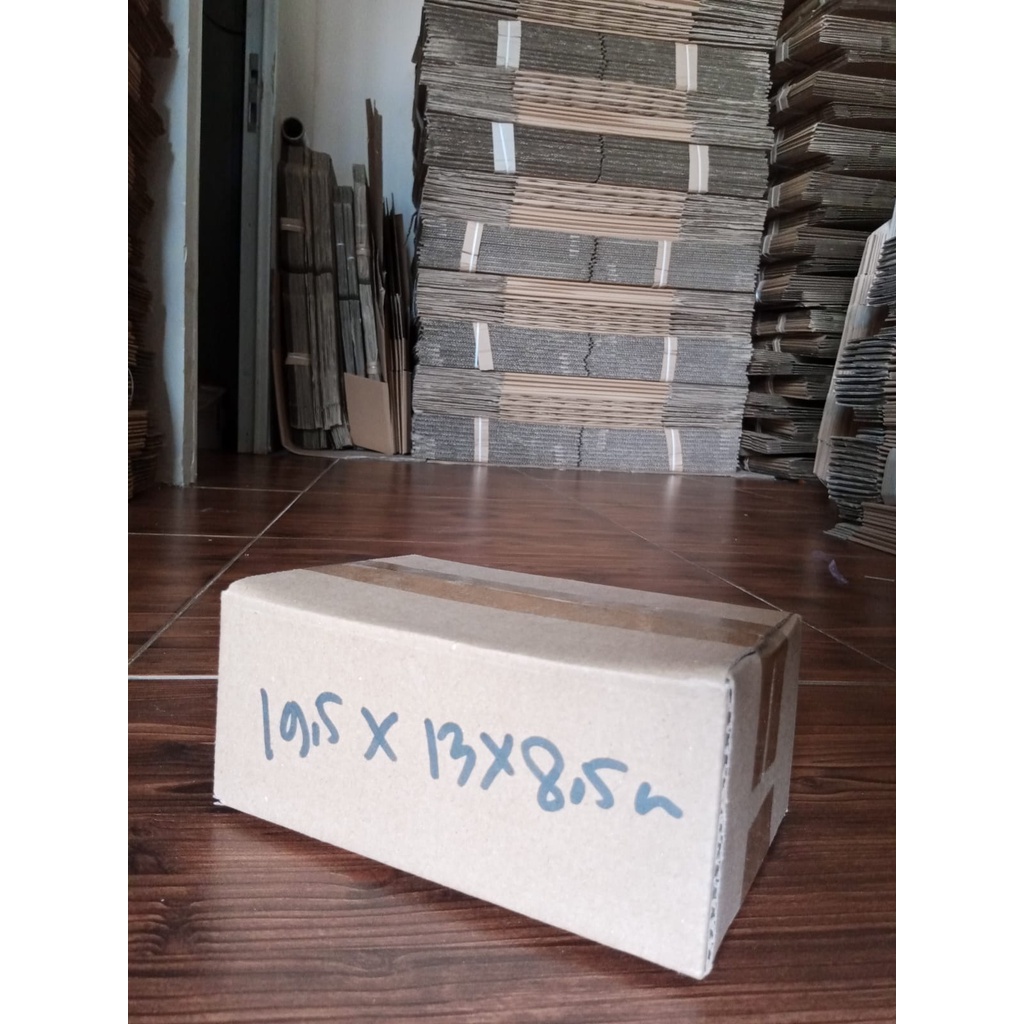 

kardus/ kotak packing uk. 19,5x13x8,5cm box polos standar ( harga paket isi 10 pcs )
