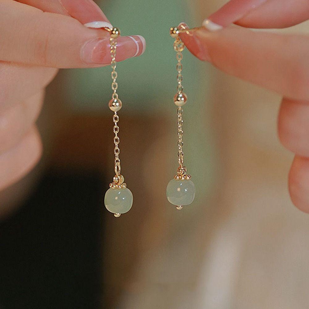 Mxbeauty Anting Perempuan Elegan Klasik Temperamen Mutiara Geometri Telinga Klip Hijau Kuno Wanita Stud Earrings Perhiasan Gaya Cina