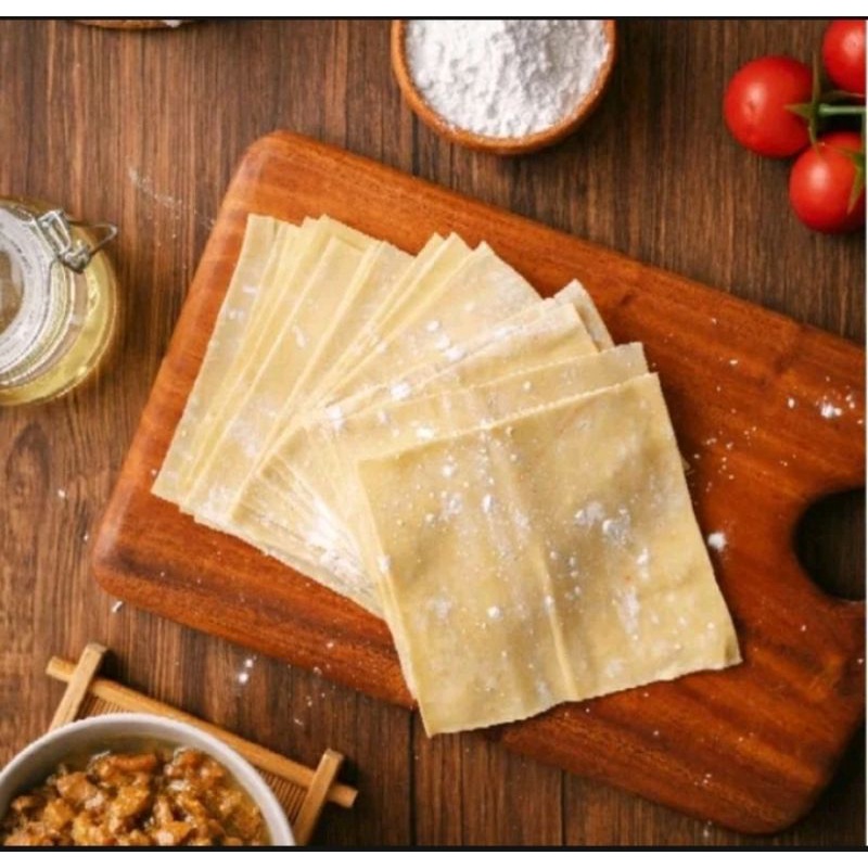 

Kulit pangsit dimsum siomay gyoza kotak hitam halal tipis /kuning anti lengket murah isi /250gram/24-28per pak