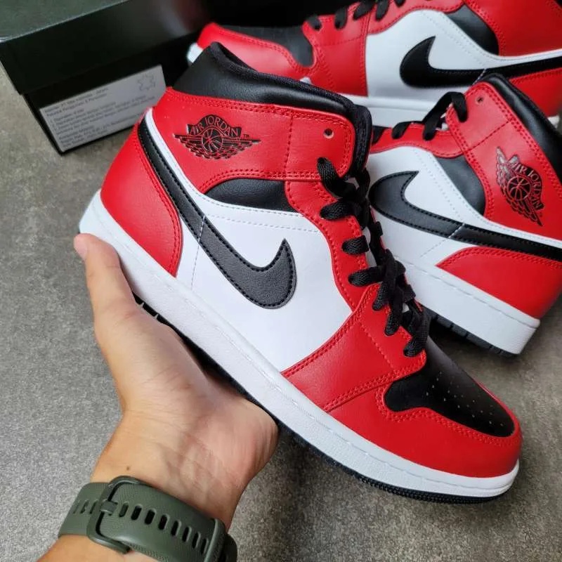 Air Jordan 1 Mid Chicago Black Toe