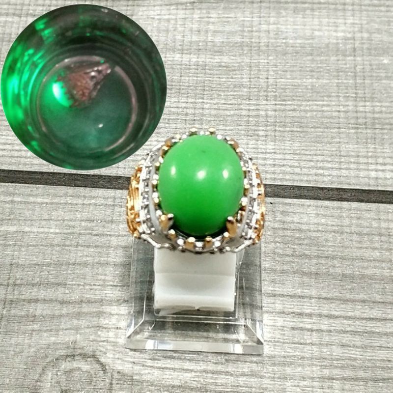 CINCIN MERAH DELIMA NYALA DALAM AIR