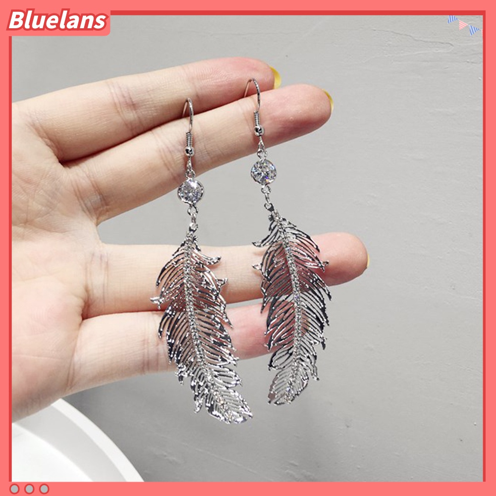 Anting Kait Gantung Panjang Desain Bulu Hollow Hias Berlian Imitasi Bahan Metal Untuk Wanita