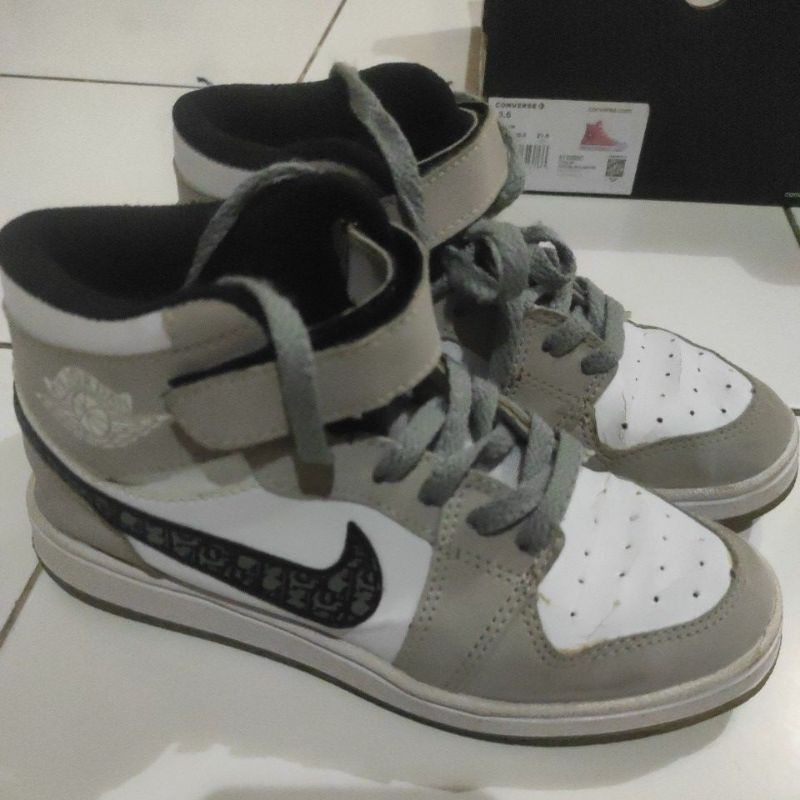 sepatu anak AJ x Dior
