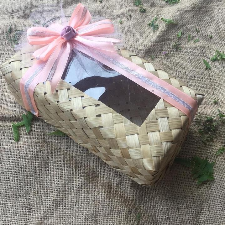 

Trending Besek persegi panjang 23x12 cm plus mika tengah harga sepasang