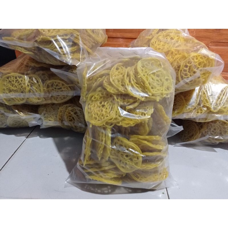 

Kerupuk mie kuning mentah kemasan 500gr mie ciplok khas Tegal dengan ciri khas pabrikan sendiri GURIH RENYAH & HALAL