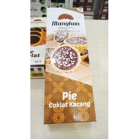 

pie coklat kacang , pie blangkon tugu jogja