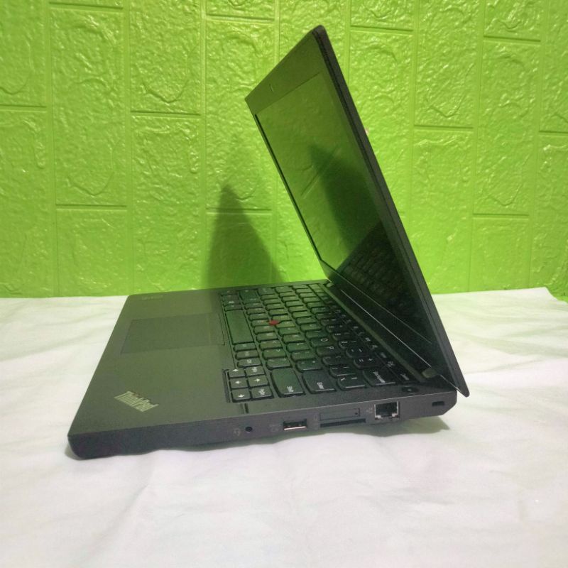 Laptop Notebook Lenovo ThinkPad X240 i5 Gen 4 4GB SSD 128GB Murah