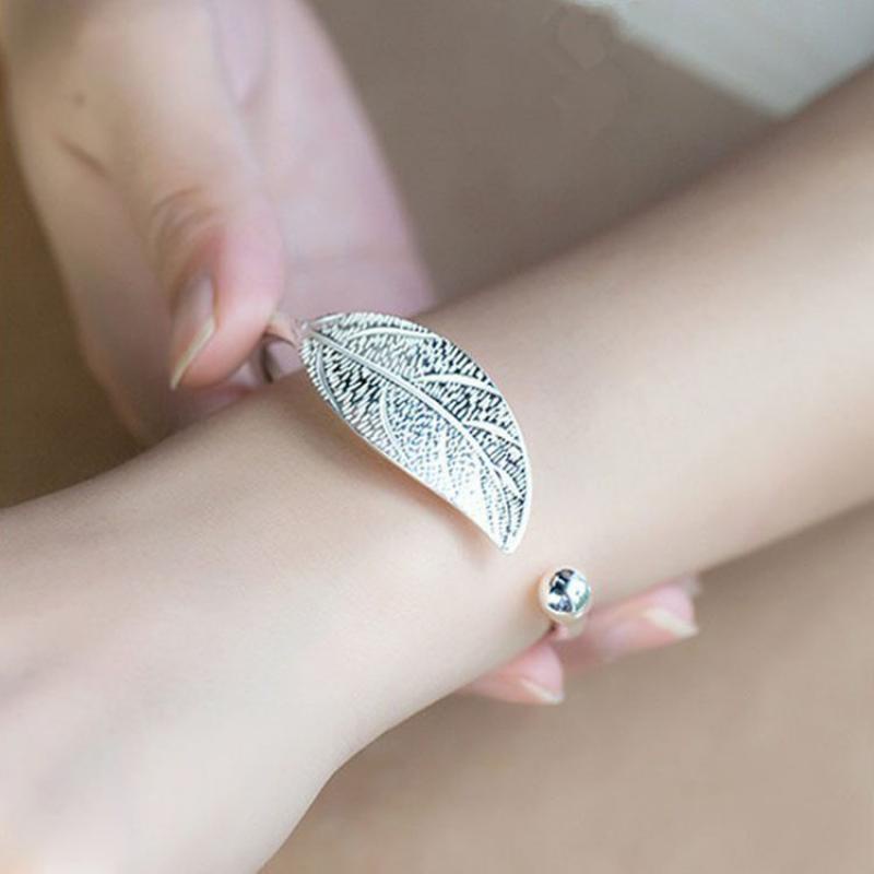 Gelang Bangle Open Desain Daun Warna Silver Untuk Wanita