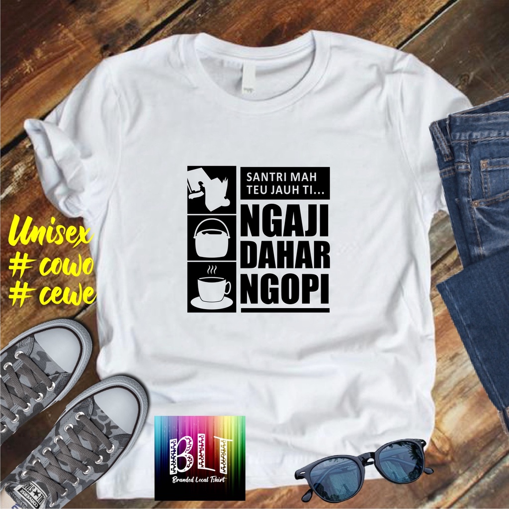 COD/ KAOS NGAJI DAHAR NGOPI SANTRI /KAOS TULISAN/KAOS SANTRI KEKINIAN/KAOS DAKWAH/KAOS ISLAM/SANTRIWATI/KAOS HITS 2022/KAOS BERGAMBAR KAOS EKSPRESI KAOS PRIA TSHIRT WANITA Santai Crew Neck V-Neck Slim-fitting Polos Setrip Hitam Putih Crew Neck