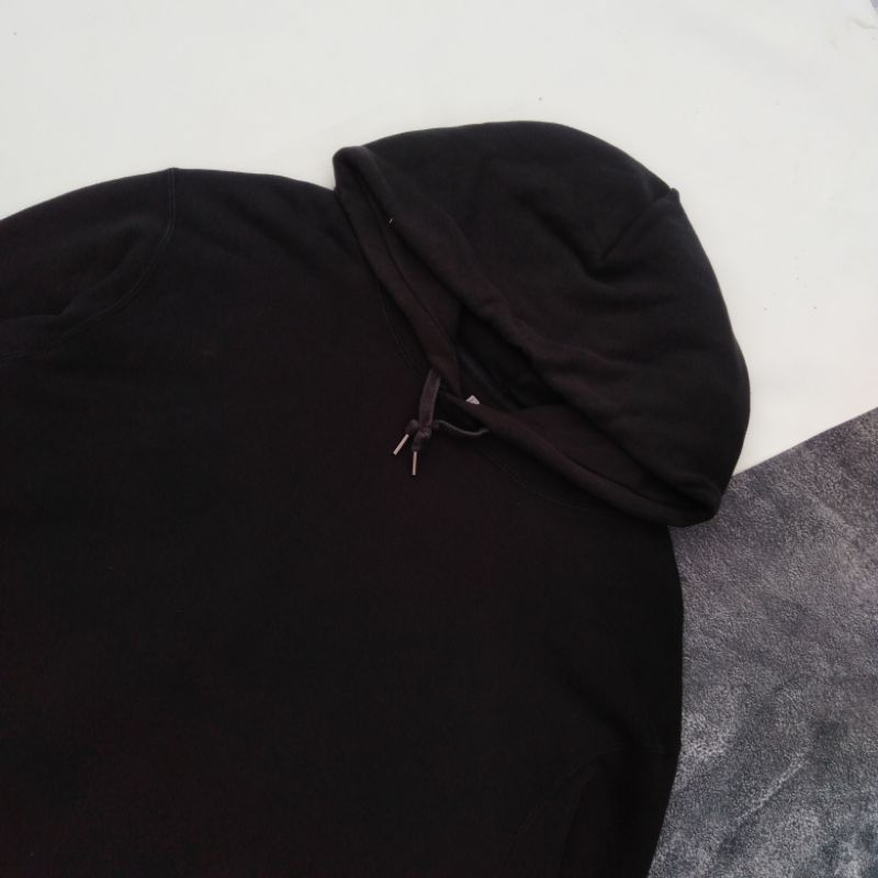 Hoodie Uniqlo Hitam Second