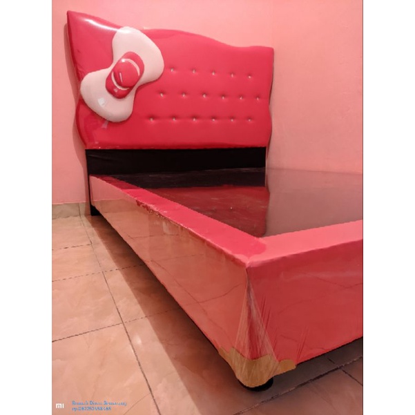 DIVAN DIPAN TEMPAT TIDUR SANDARAN KARAKTER HELLO KITTY
