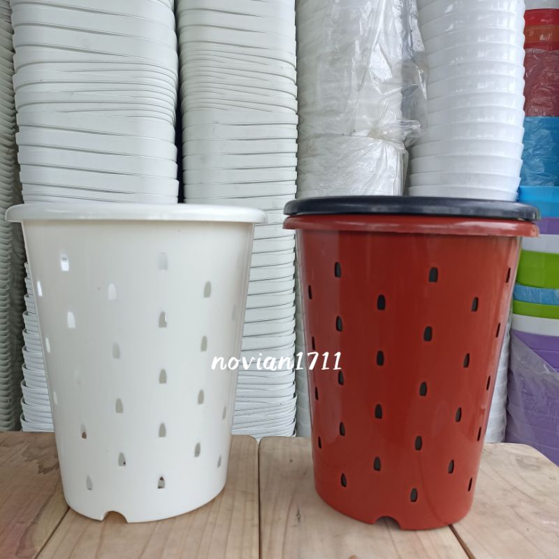 Pot bunga tinggi NKT tower 21 banyak lubang