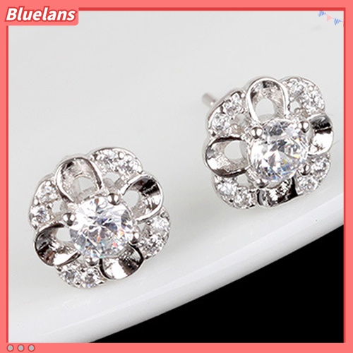 Anting Stud 925 Sterling Silver Bentuk Bunga Hollow Aksen Berlian Imitasi Untuk Wanita