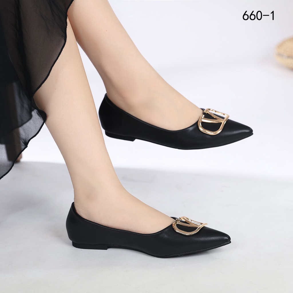 V-Logo Pointed Toe Flat Shoes 660-1