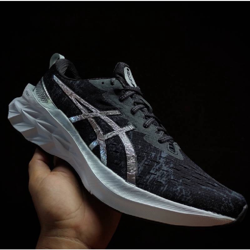 asics novablast 2 platinum