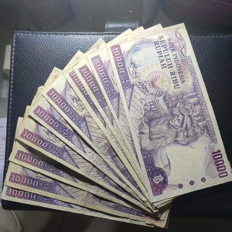 PRODUK- UANG KUNO 10000 RUPIAH GAMELAN 1979 .