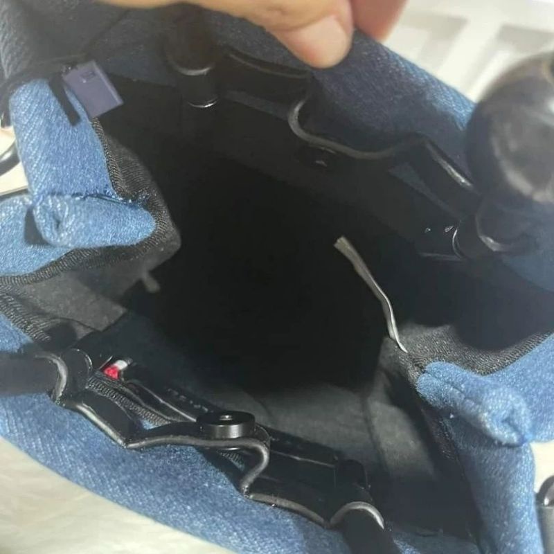 T0mmyhilfiger denim bucket bag