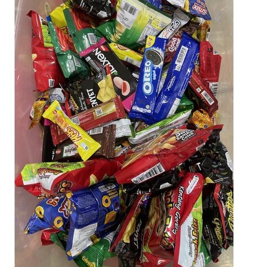 

Stok terbaru paket lengkap snack jajanan 15 item grosir