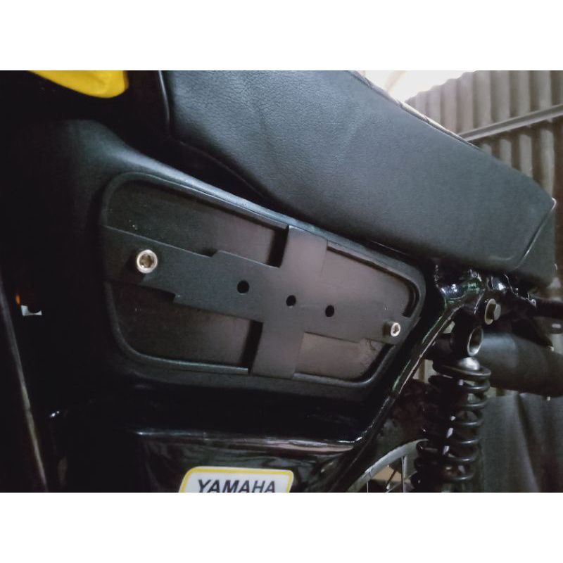 Ram Panel Ram Cover Knalpot Yamaha DT 100 variasi hitam doff cover kiri Yamaha dt 100 Cover knalpot 