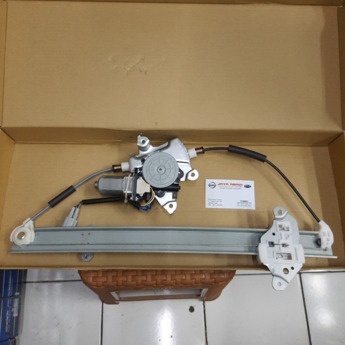 Grand livina/Livina,, regulator+ motor power window depan kanan. .