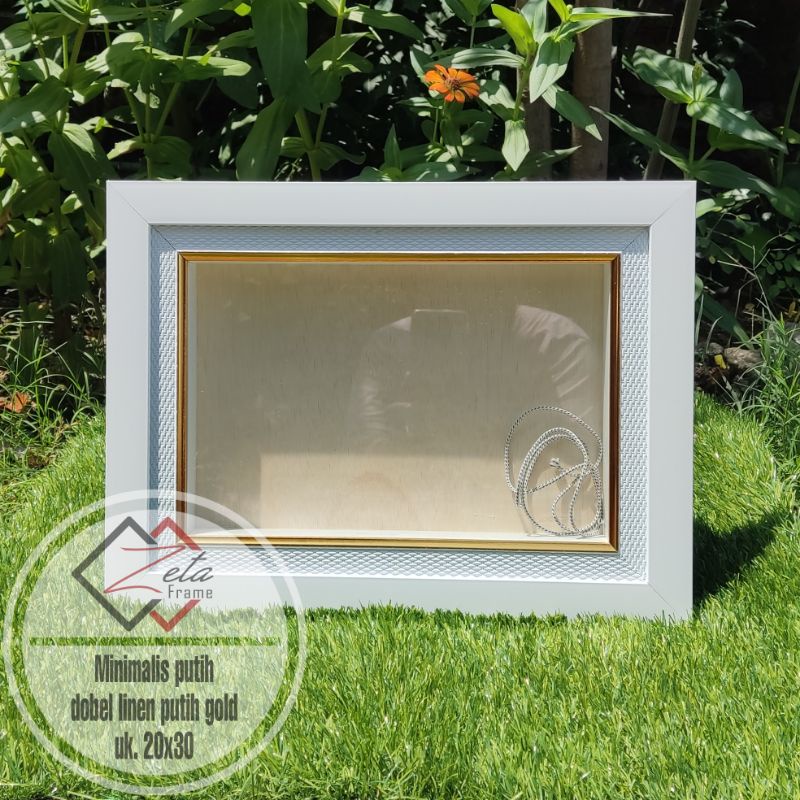 Tipe C03 putih dobel linen putih gold uk. 20x30 - Pigura mahar minimalis