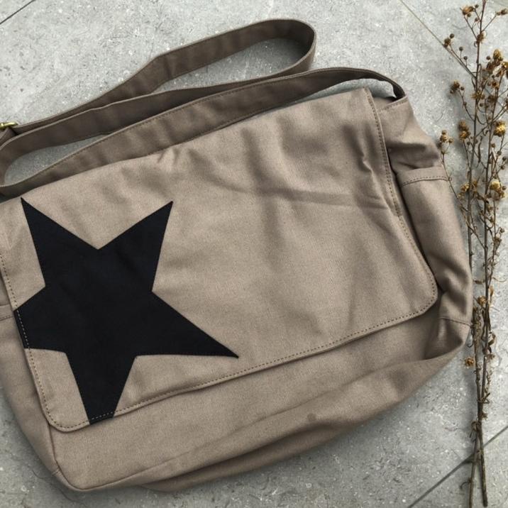 Paling Dicari STAR MESSENGER BAG [BLACK] | aesthetic messenger bag | fairycore bag