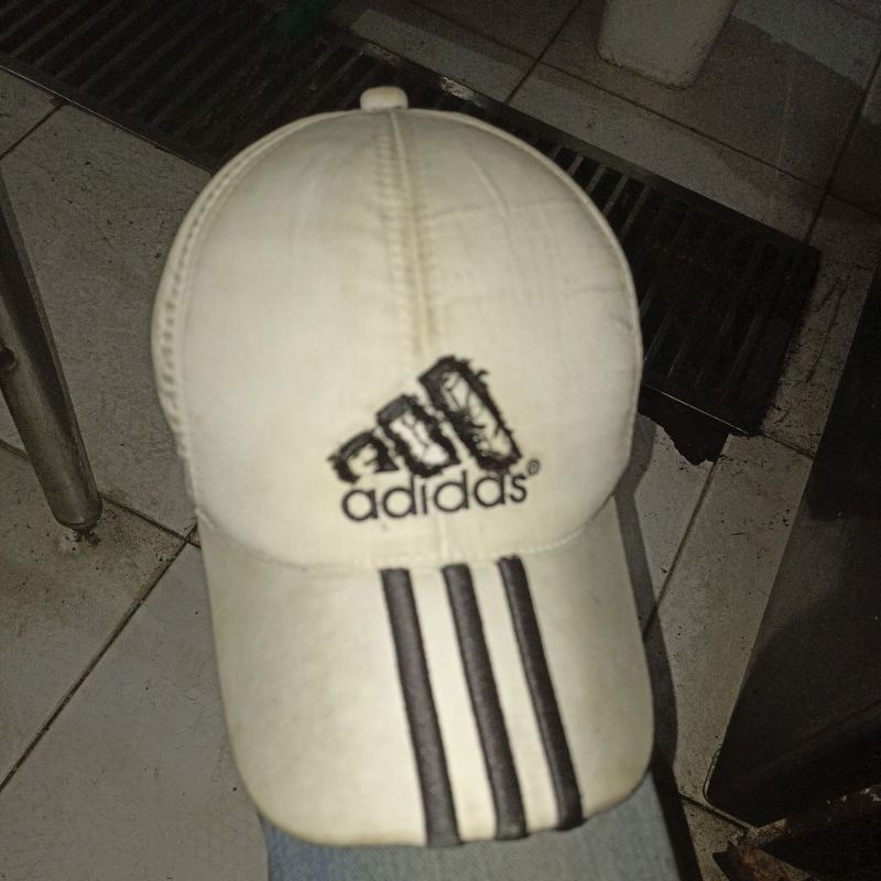 Topi adidas bekas tapi berkualitas