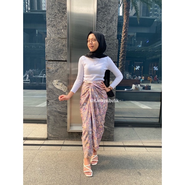 Rok lilit batik // kain lilit batik // rok bawahan kebaya // rok serut batik by.kanaya.butik // rok lilit // bawahan tradisional