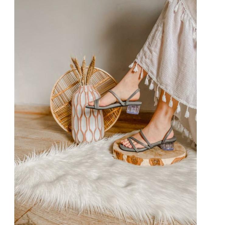VQE.18Oc22ᴰ • BRAND AMELIA Sandal heels kaca wanita 3cm hitam abu