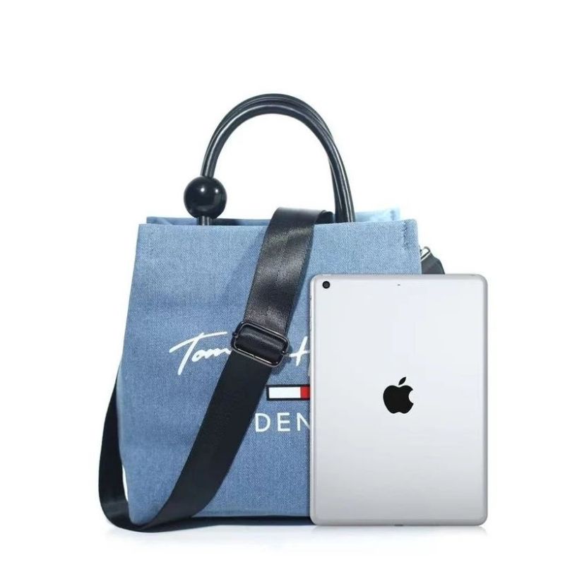 T0mmyhilfiger denim bucket bag