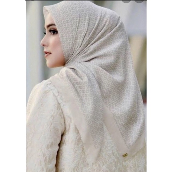 preloved Tapis Square seed buttonscarves