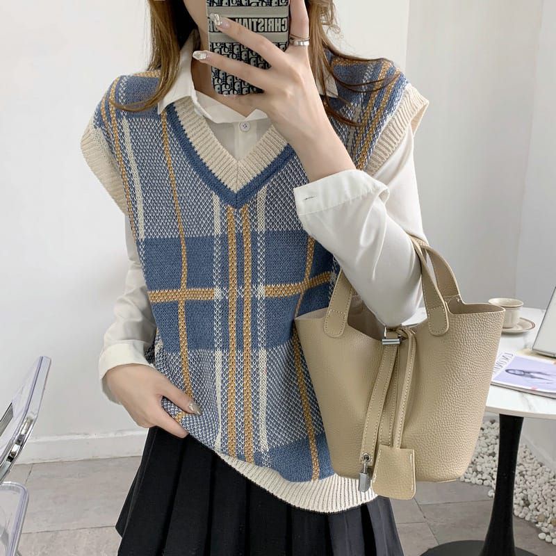 Vest Bora Rompi Rajut Korea Loose Motif